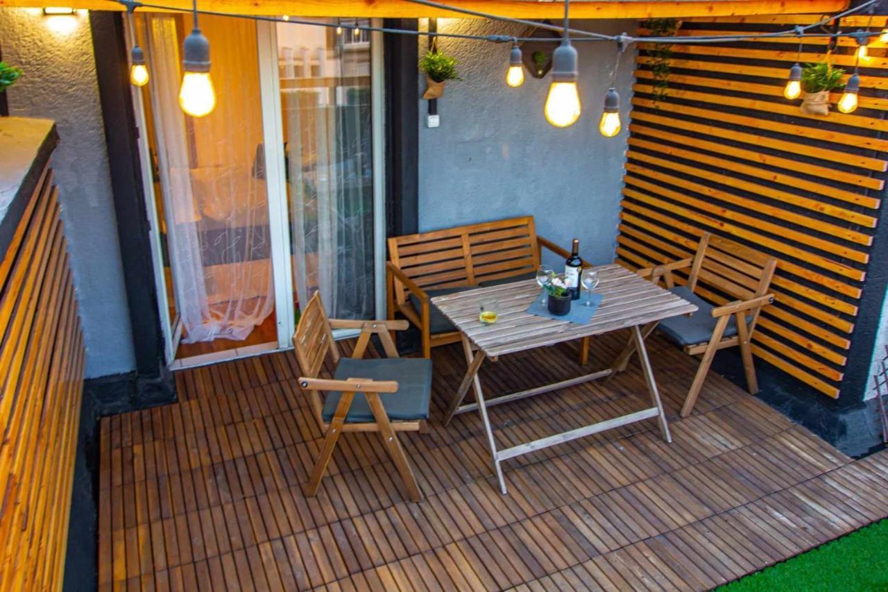 Apartment With Panoramic Terrace In City Center 布加勒斯特 外观 照片