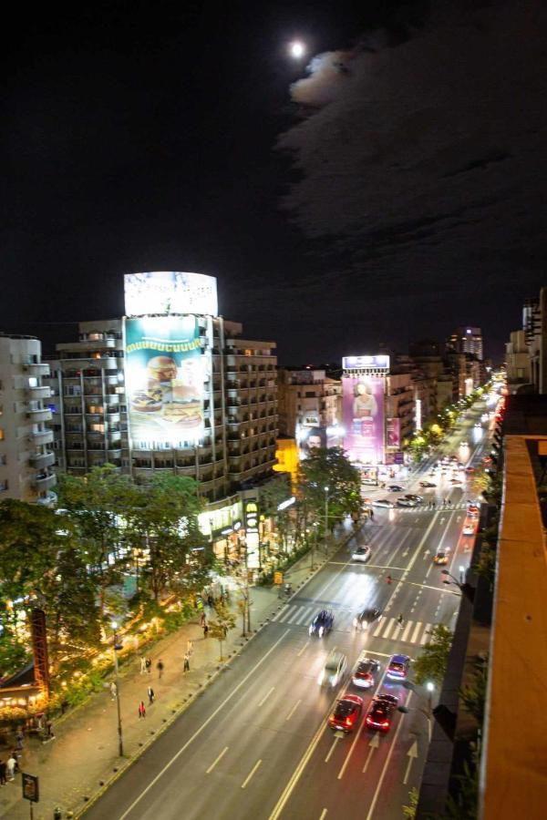 Apartment With Panoramic Terrace In City Center 布加勒斯特 外观 照片
