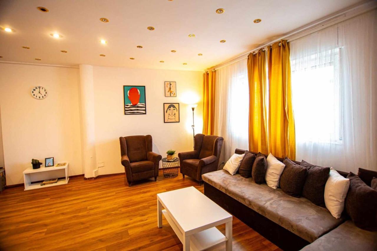 Apartment With Panoramic Terrace In City Center 布加勒斯特 外观 照片